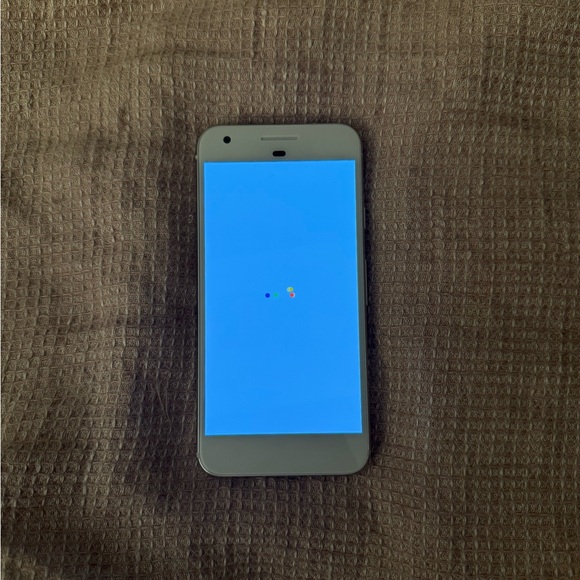 First Generation Google Pixel - Picture 3 of 3